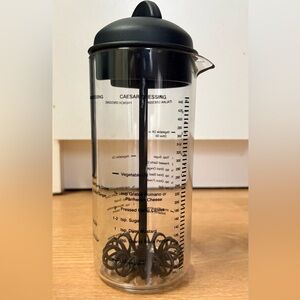 Pampered Chef Measure, Mix & Pour salad dressing mixer.